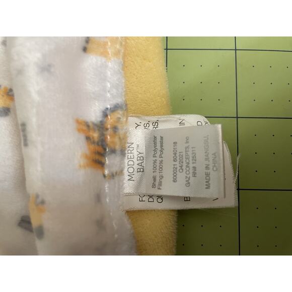 Modern Baby Giraffe Baby Lovey Security Blanket Rattle Teething Rings White Tan - Picture 5 of 10